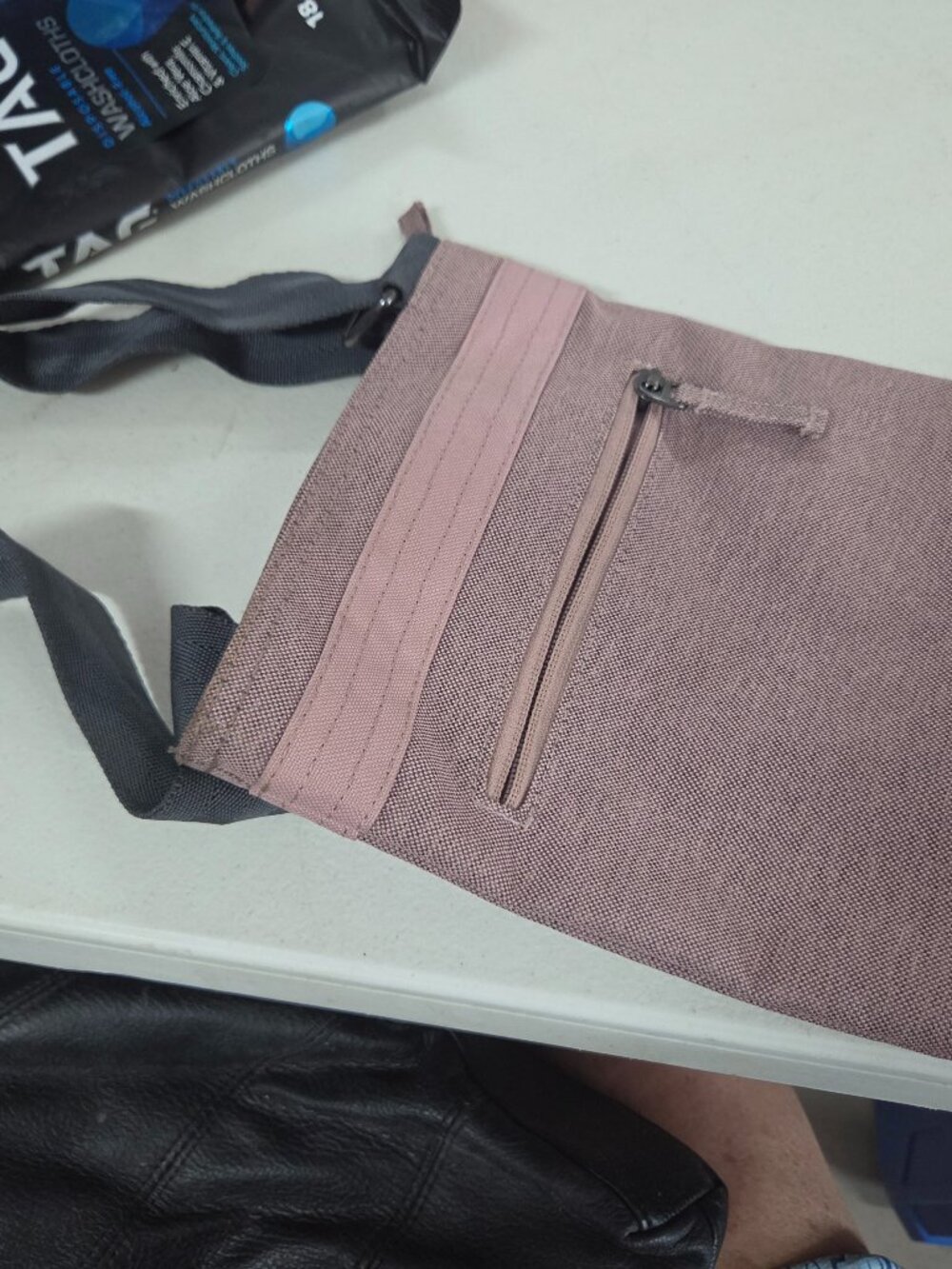 DAKINE MAUVE PINK CROSSBODY BAG